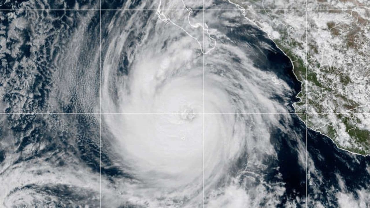 Huracán Priscilla amenaza costas del Pacífico mexicano